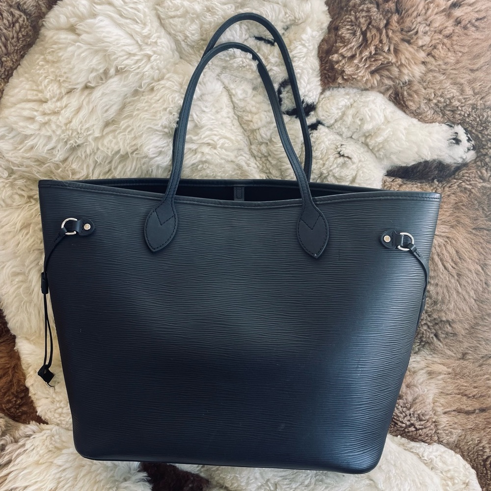 🖤 Louis Vuitton Black Neverfull MM